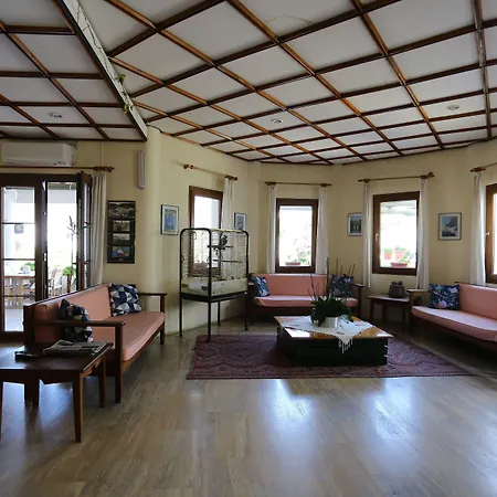 Eden Hotel 2*