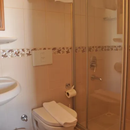Eden Hotel 2*